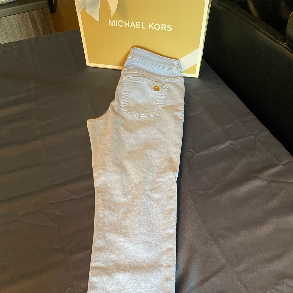 💙Adorable MK distressed, cropped jeans💙